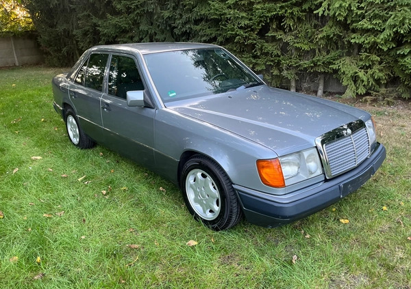 Mercedes-Benz W124 (1984-1993) cena 26890 przebieg: 227000, rok produkcji 1991 z Buk małe 154